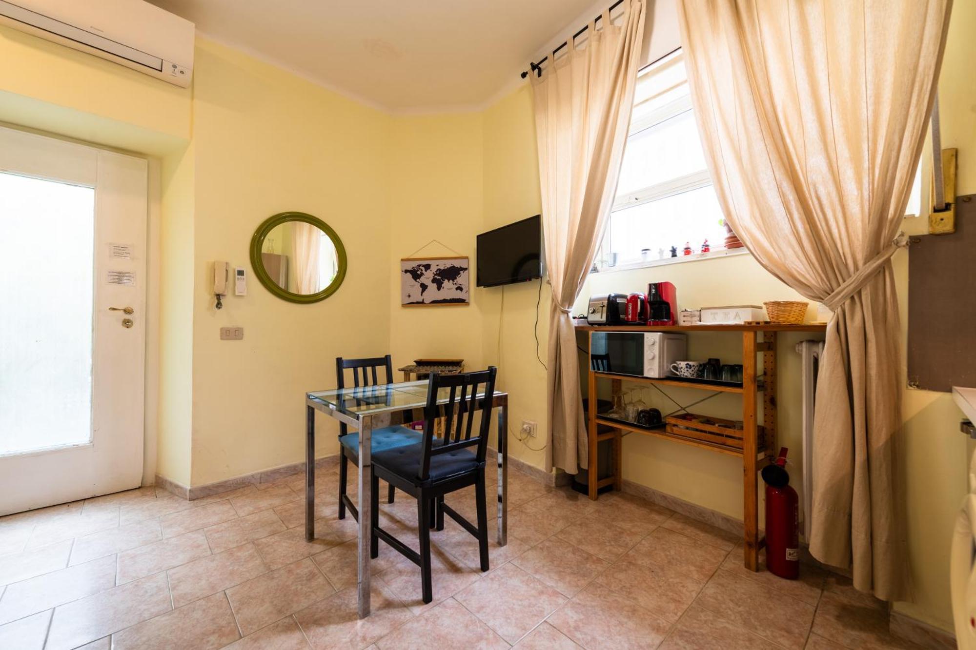 Cipro Tiny House Apartment Rom
