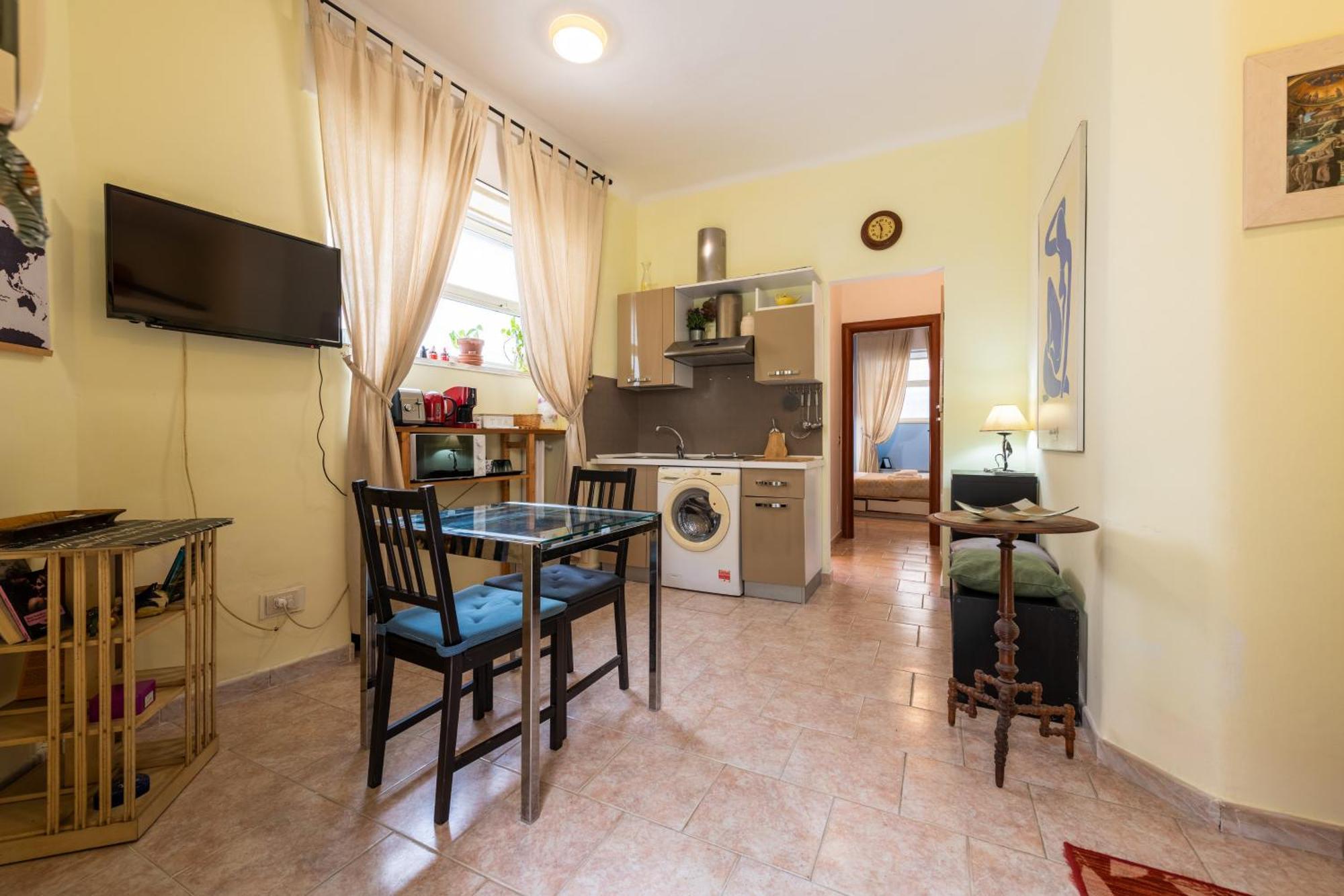 Cipro Tiny House Rom